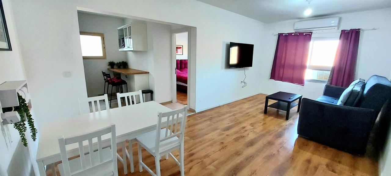 Eilat Octopus Apartment - אילת אוקטופוס -שני חדרים וסלון, בריכה בקיץ Extérieur photo