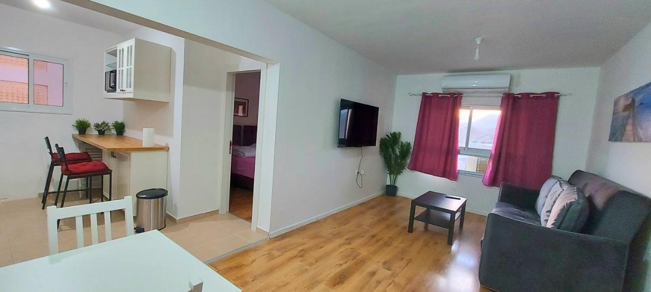 Eilat Octopus Apartment - אילת אוקטופוס -שני חדרים וסלון, בריכה בקיץ Extérieur photo