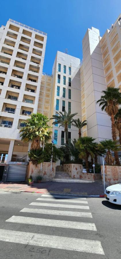 Eilat Octopus Apartment - אילת אוקטופוס -שני חדרים וסלון, בריכה בקיץ Extérieur photo